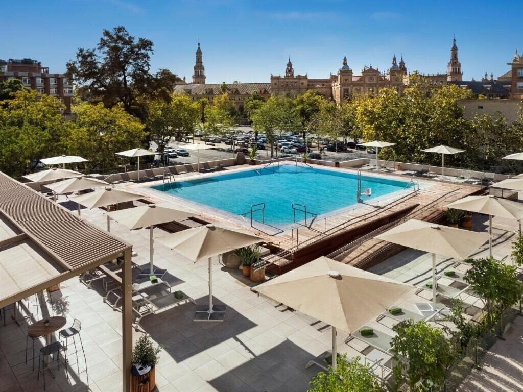 Отель Melia Sevilla 4*