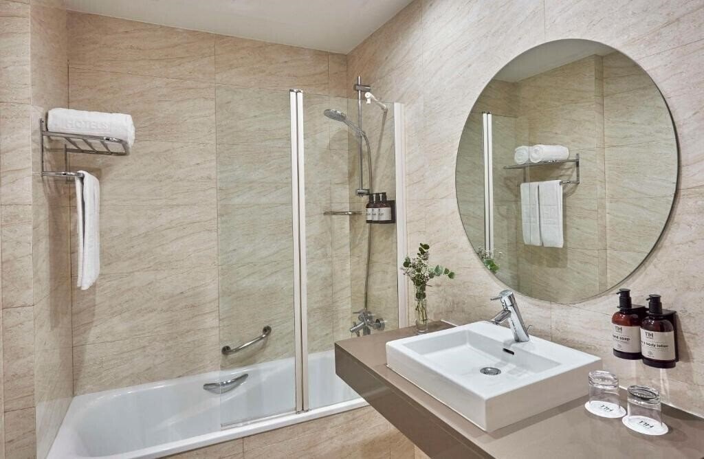 Zdjęcie NH Avenida De Jerez 4*