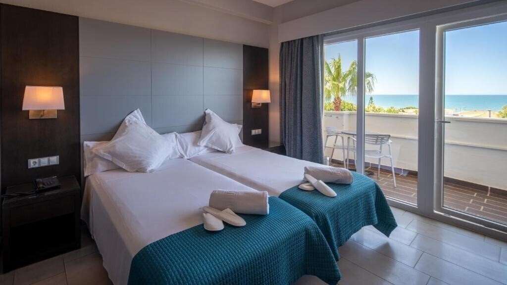 Фото Hotel Pato Amarillo 4*