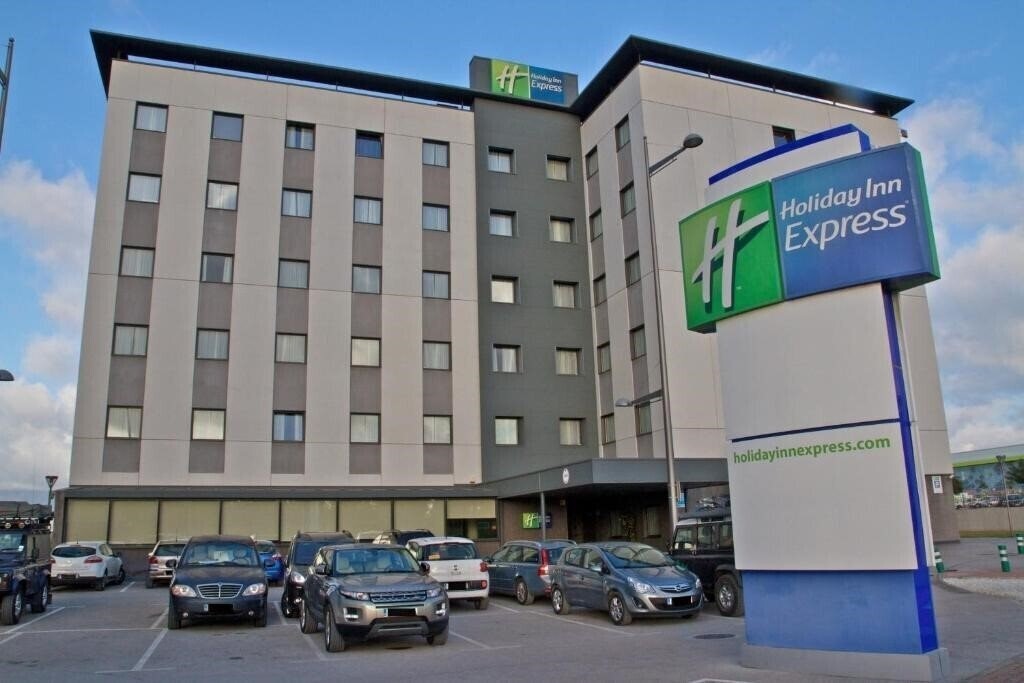 Отель Holiday Inn Express Campo de Gibraltar Barrios 3*