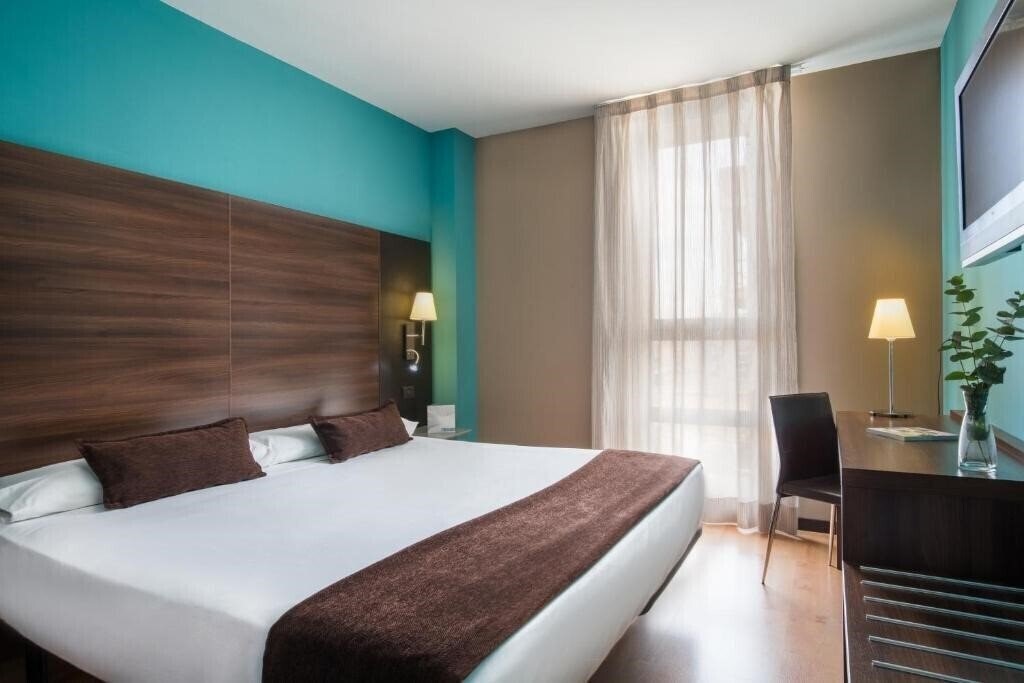 Готель Eurostars Rey Fernando 4*