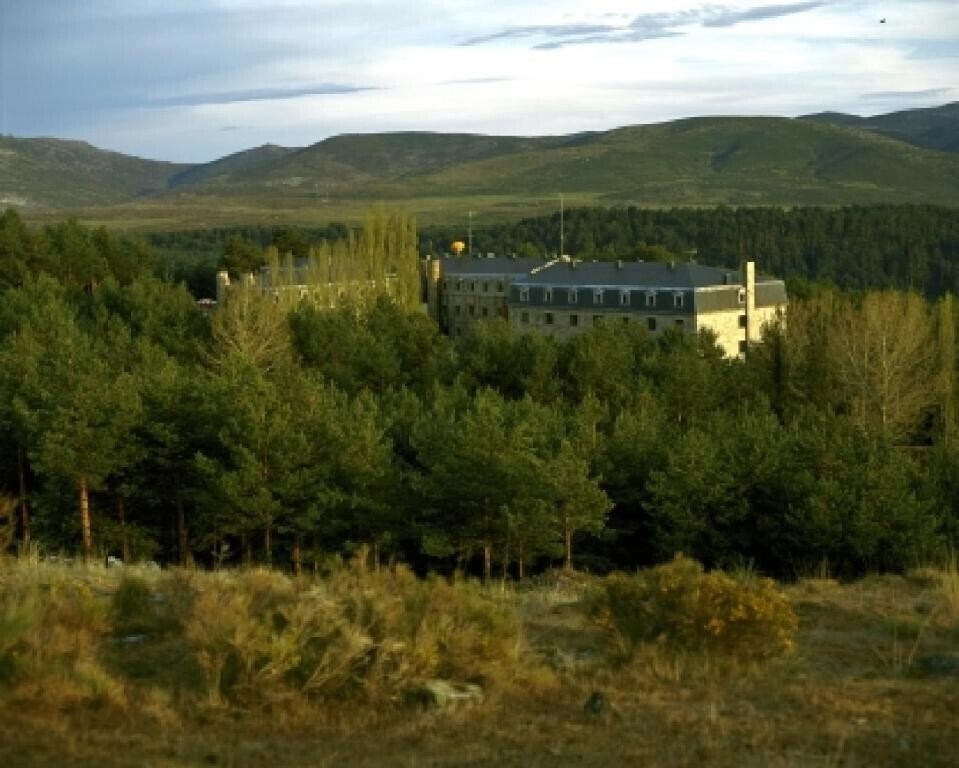 Отель Parador De Gredos 3*