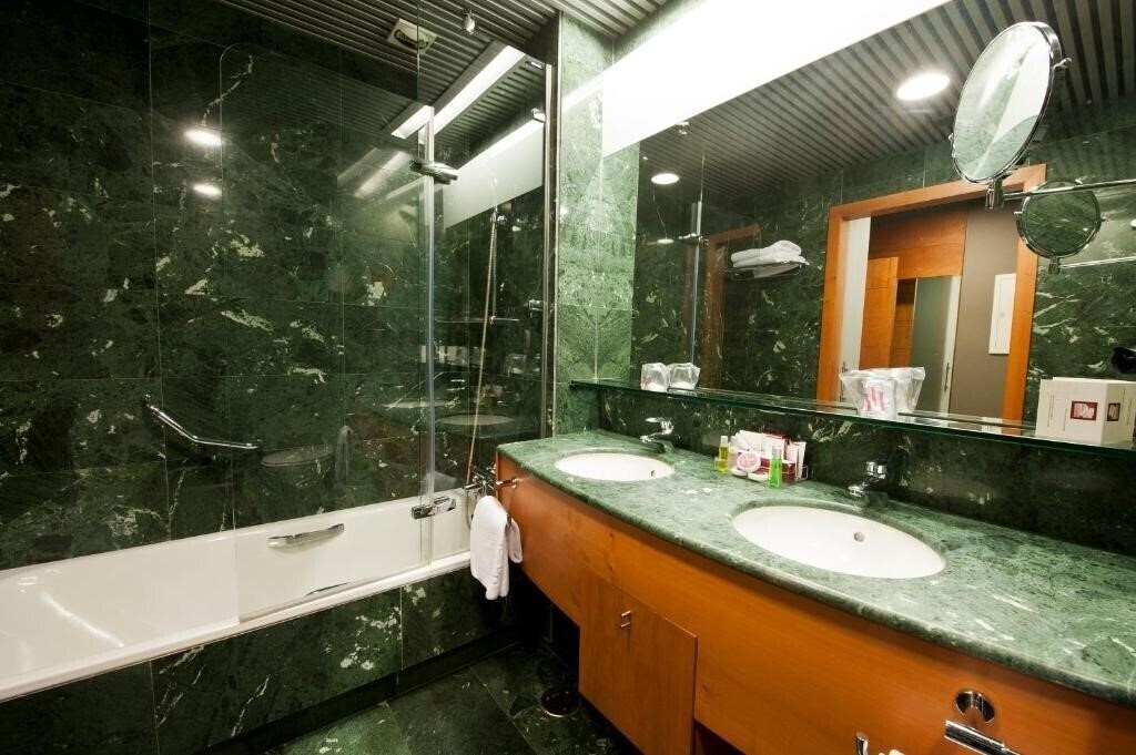 Фотографія Gran Hotel Lakua 5*