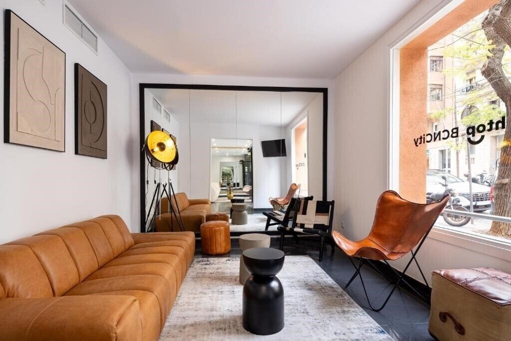 Готель H.Top Bcn City 2*