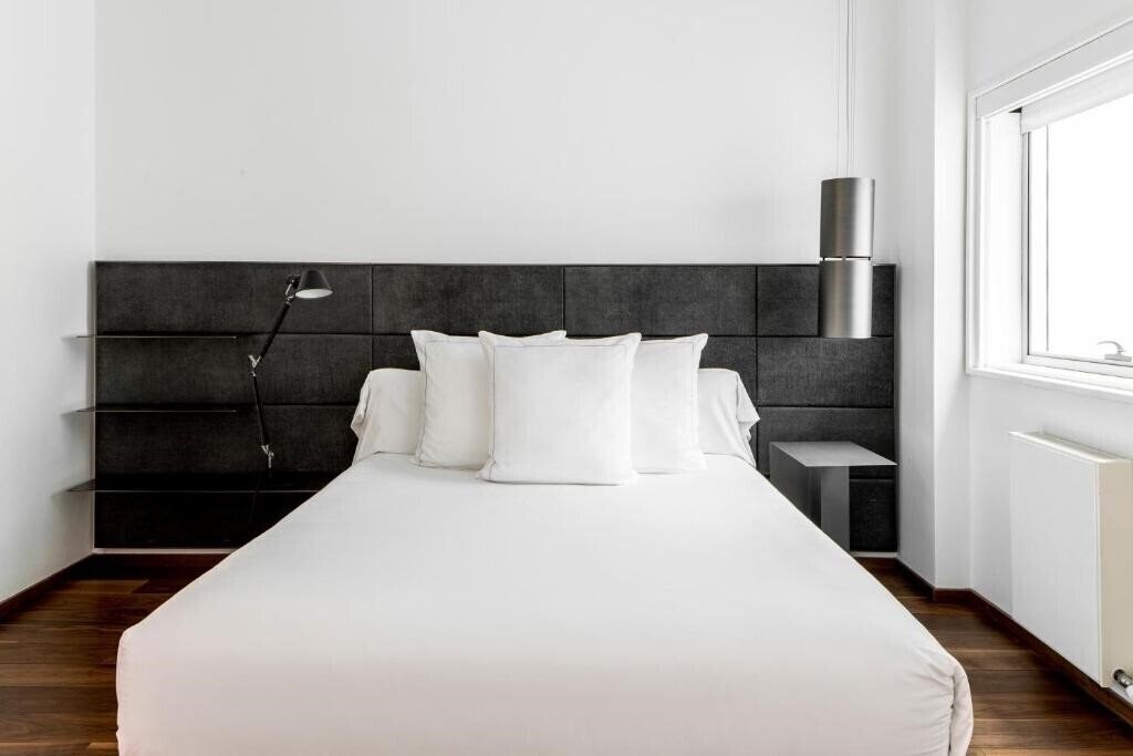 Фото Barcelona Apartment Suites Avenue Luxe 4*