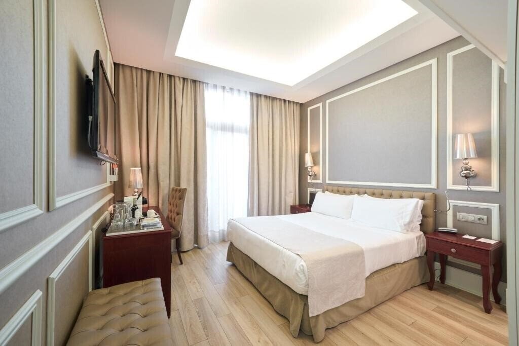Hotel Catalonia Passeo De Gracia 4*