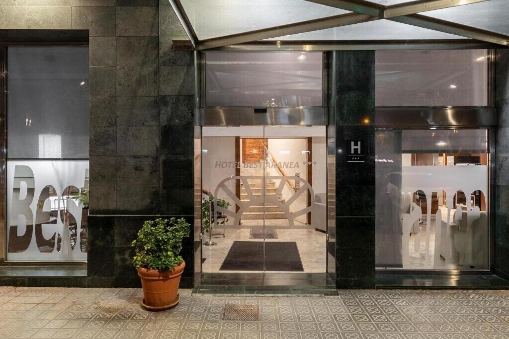 Фотографія Aranea (ex. GBB Hotel Aranea) 3*