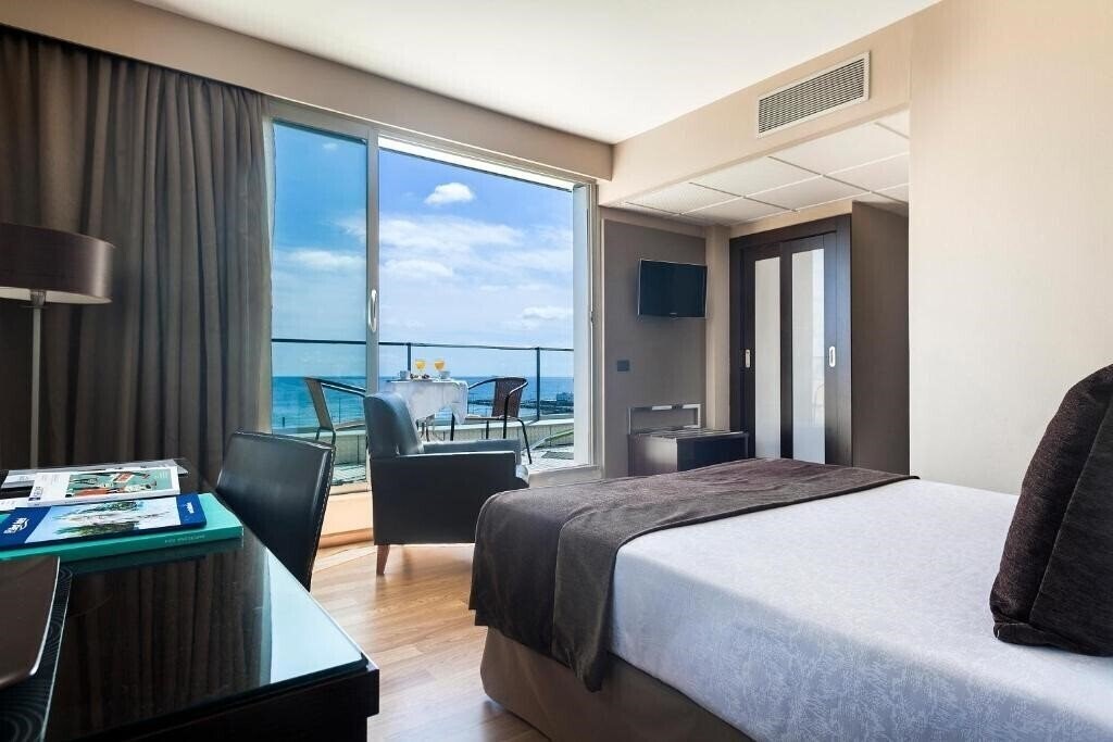 Фотографія Front Maritim 4*