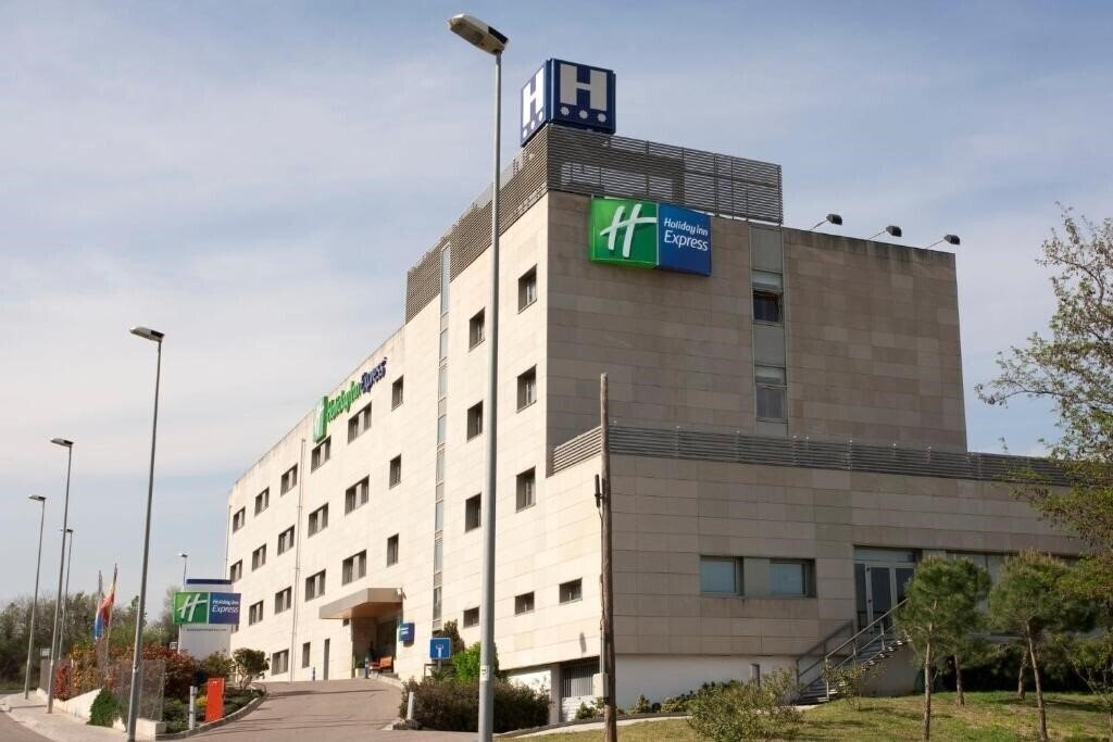 Hotel Holiday Inn Express Montmelo 3*