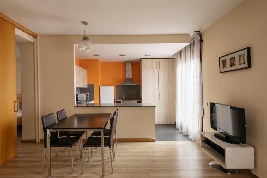 Отель Barcelona Apartment Villarroel 4*