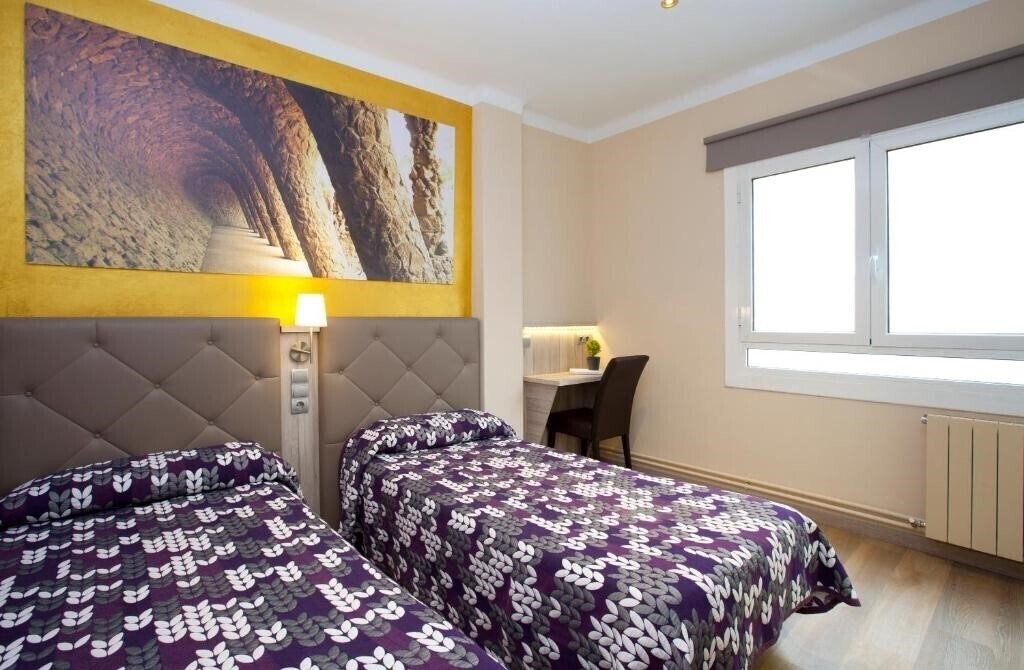 Отель Hostal Barcelona хостел