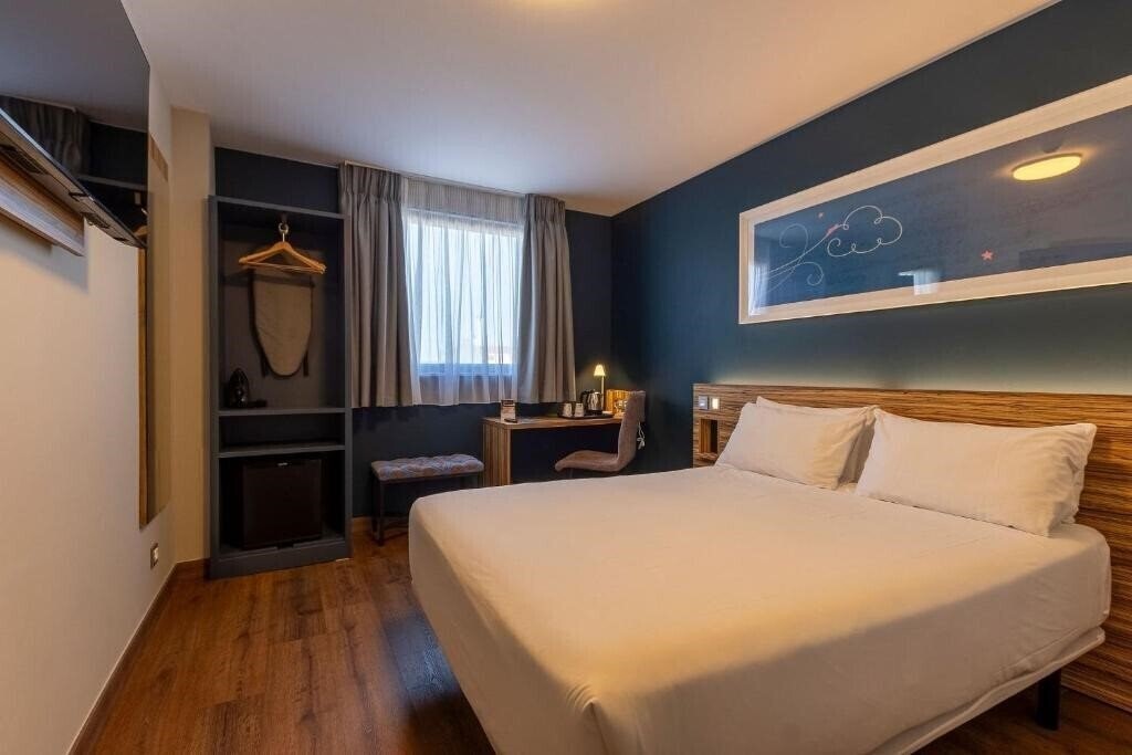 Zdjęcie Travelodge Barcelona Poblenou 1*