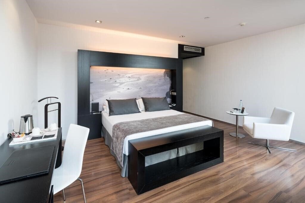 Отель Catalonia Catedral Hotel 4*