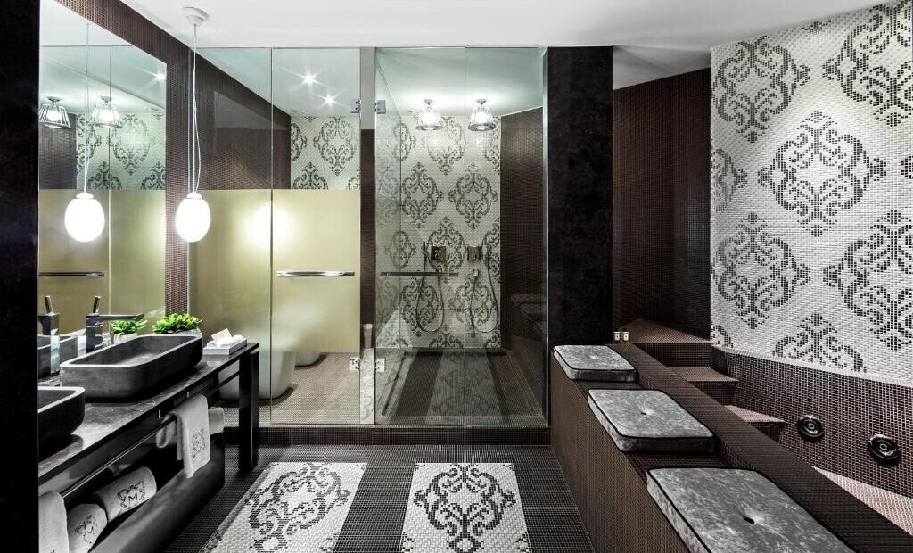 Zdjęcia Monument 5*