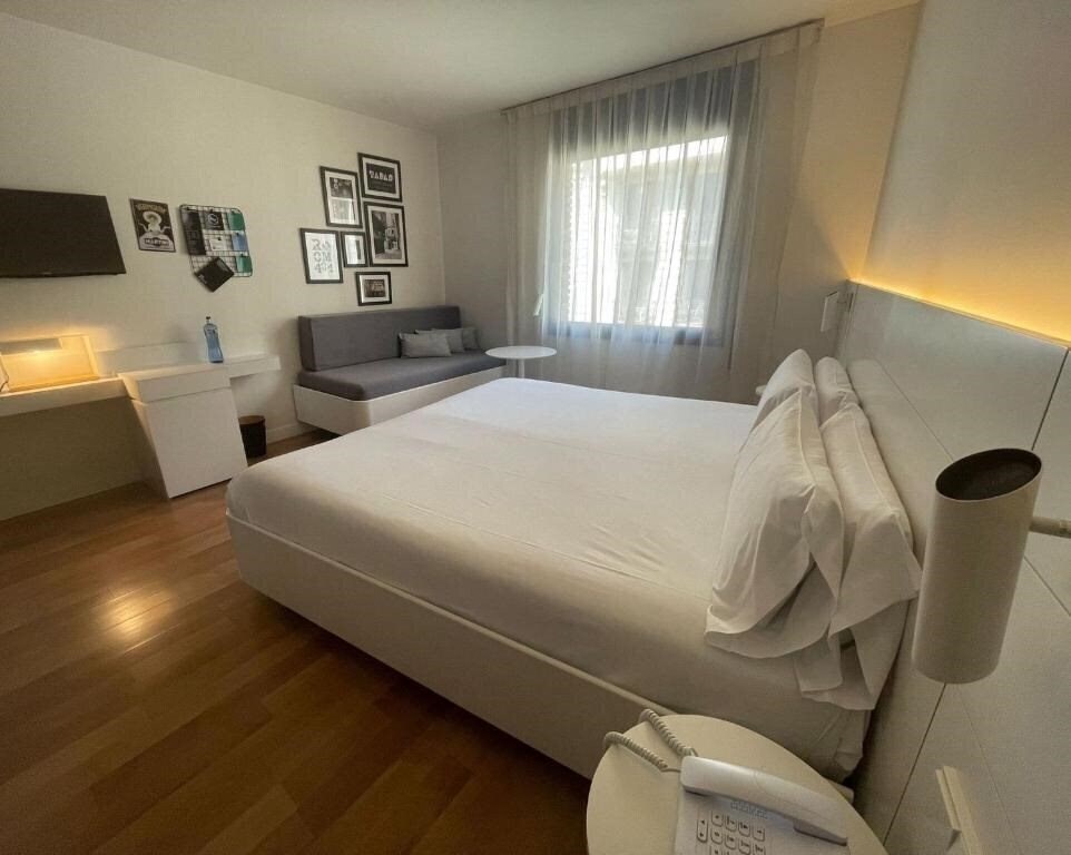 Отель Pol & Grace Hotel 4*