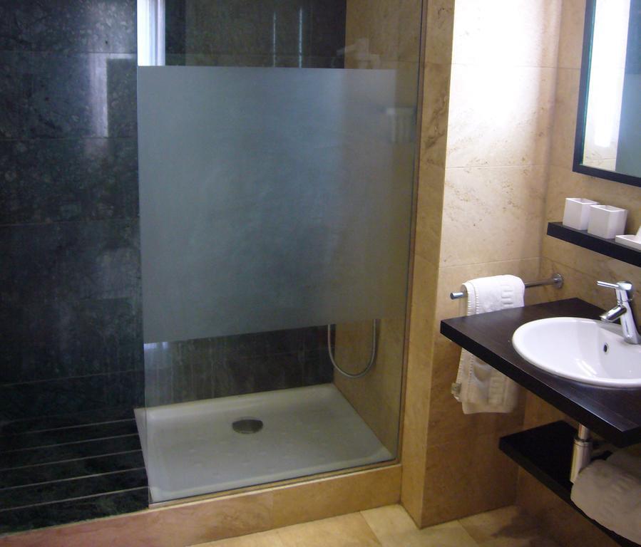 Зображення H Cristina 2*