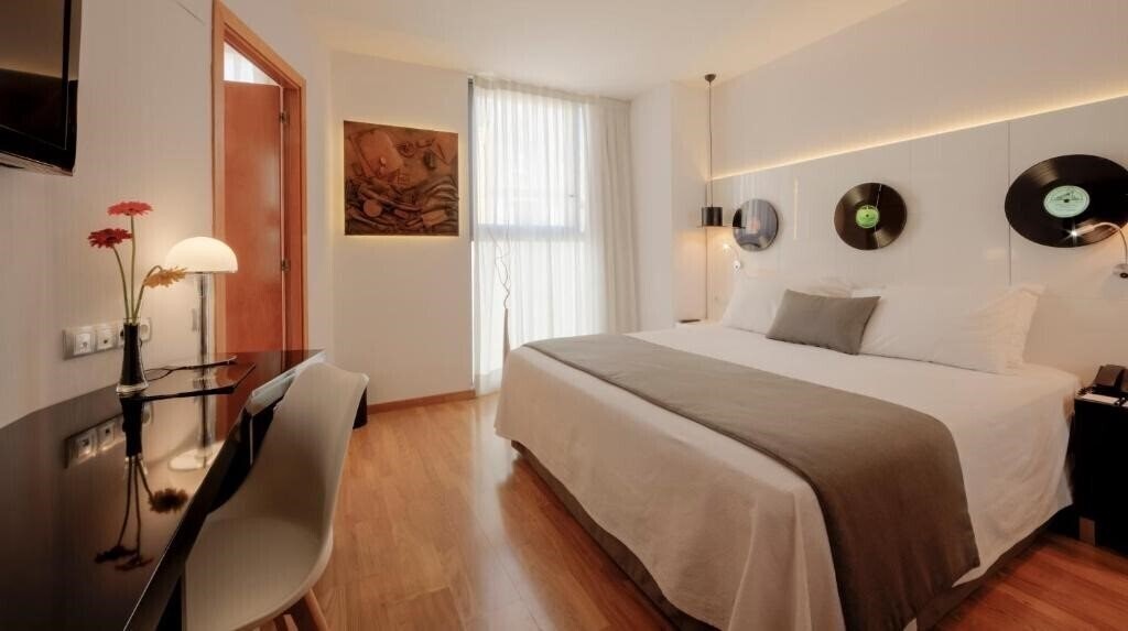 Готель Evenia Rocafort 3*