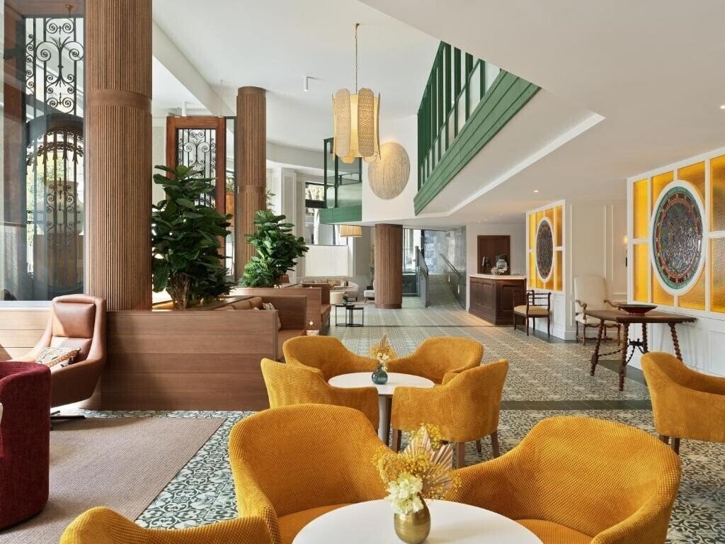 Готель H10 Casanova 4*