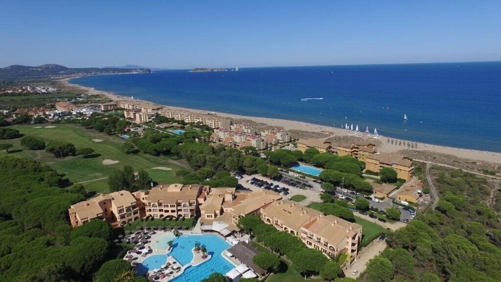 Готель La Costa Golf & Beach Resort 4*