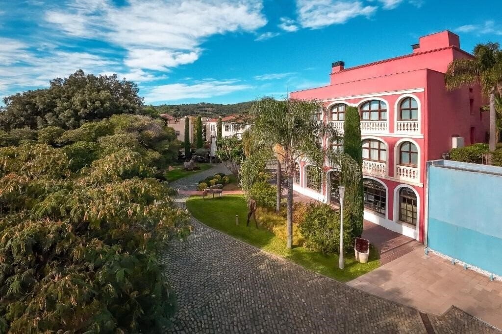 Отель Hotel Blancafort SPA Termal (ex. Gran Hotel Balneario Blancafort, Establecimiento de Banos Blancafort) 4*