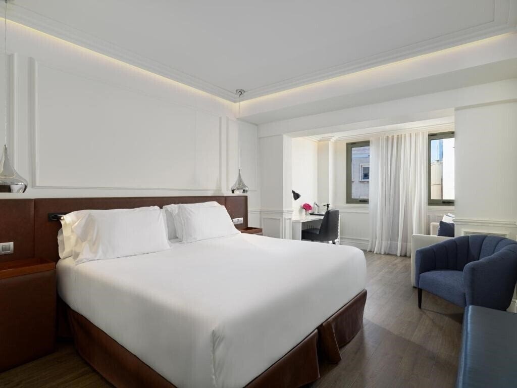 Zdjęcia H10 Universitat 4*