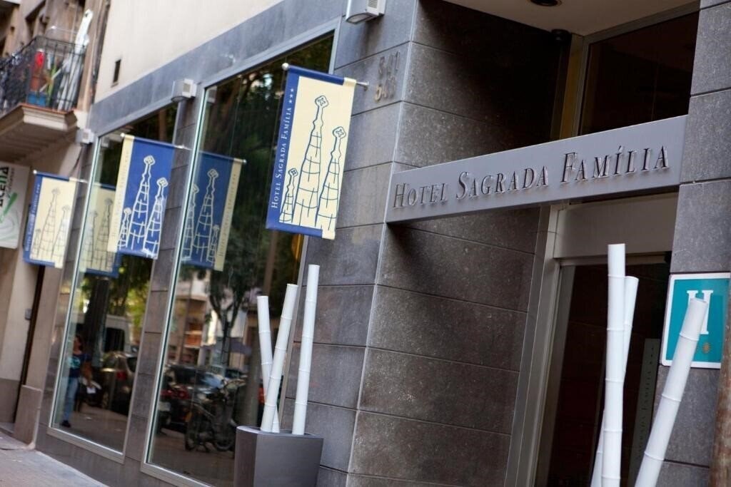 Отель Sagrada Familia 3*