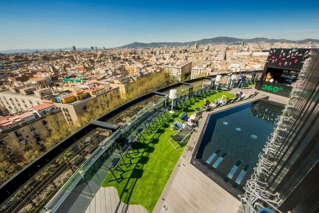 Готель Barcelo Raval 4*