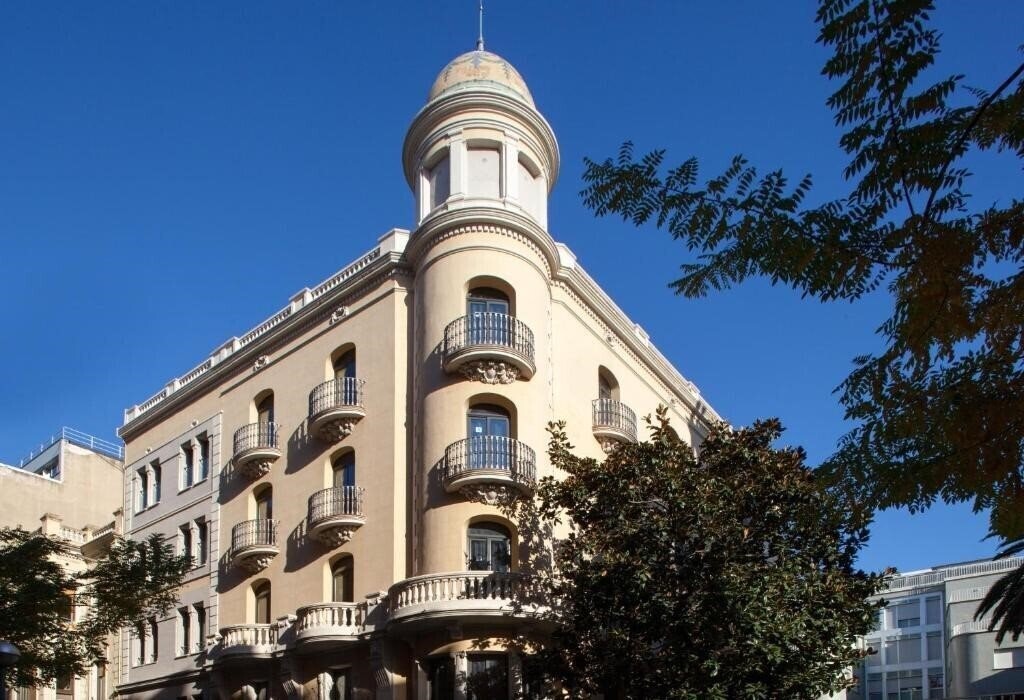 Готель Residencia Erasmus Gracia 3*