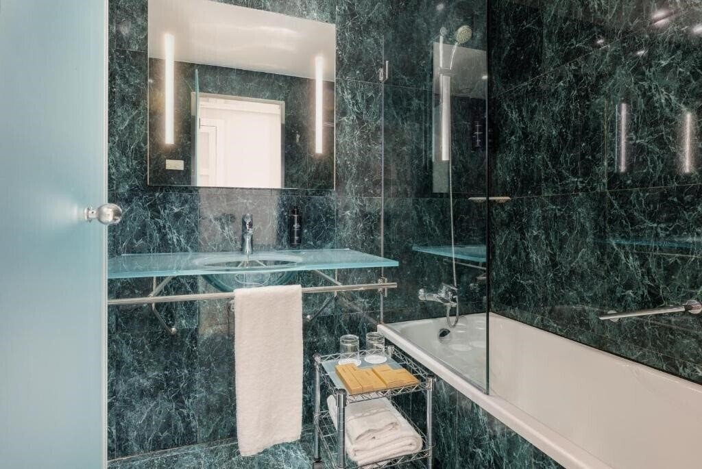 Фотографія Vilamari 4*