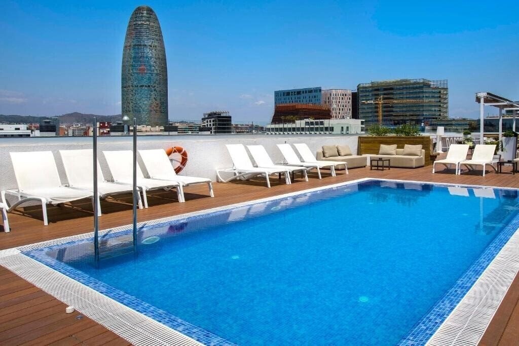 Готель Golden Tulip 4*