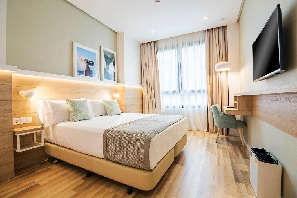 Фото Golden Tulip 4*