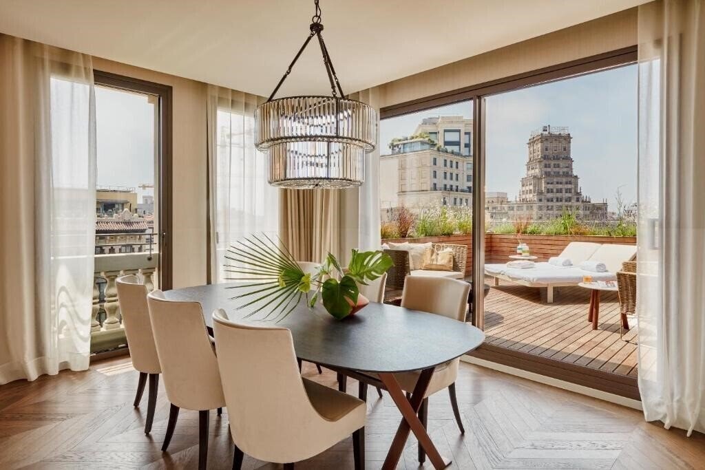 Фотографія Almanac Barcelona 5*