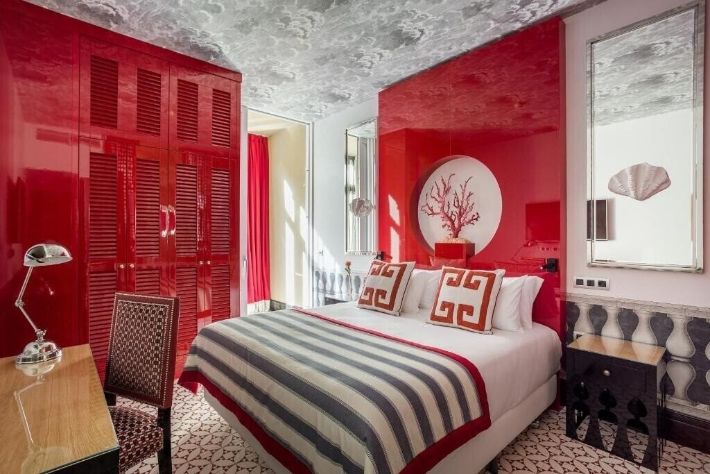 Hotel Room Mate Anna 4*