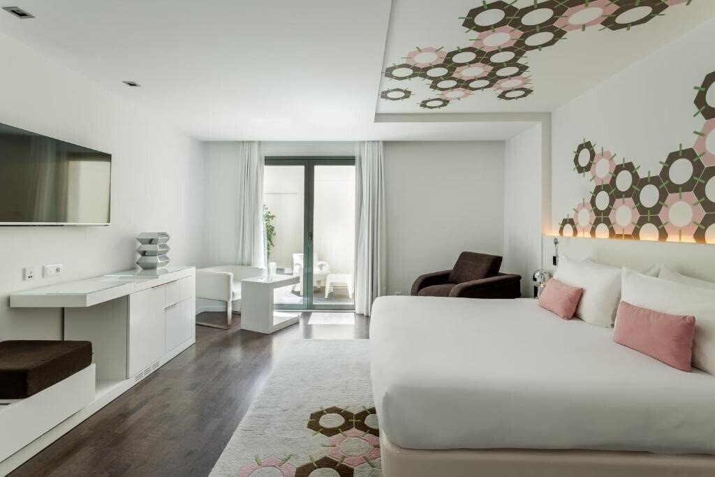 Отель Room Mate Carla 4*