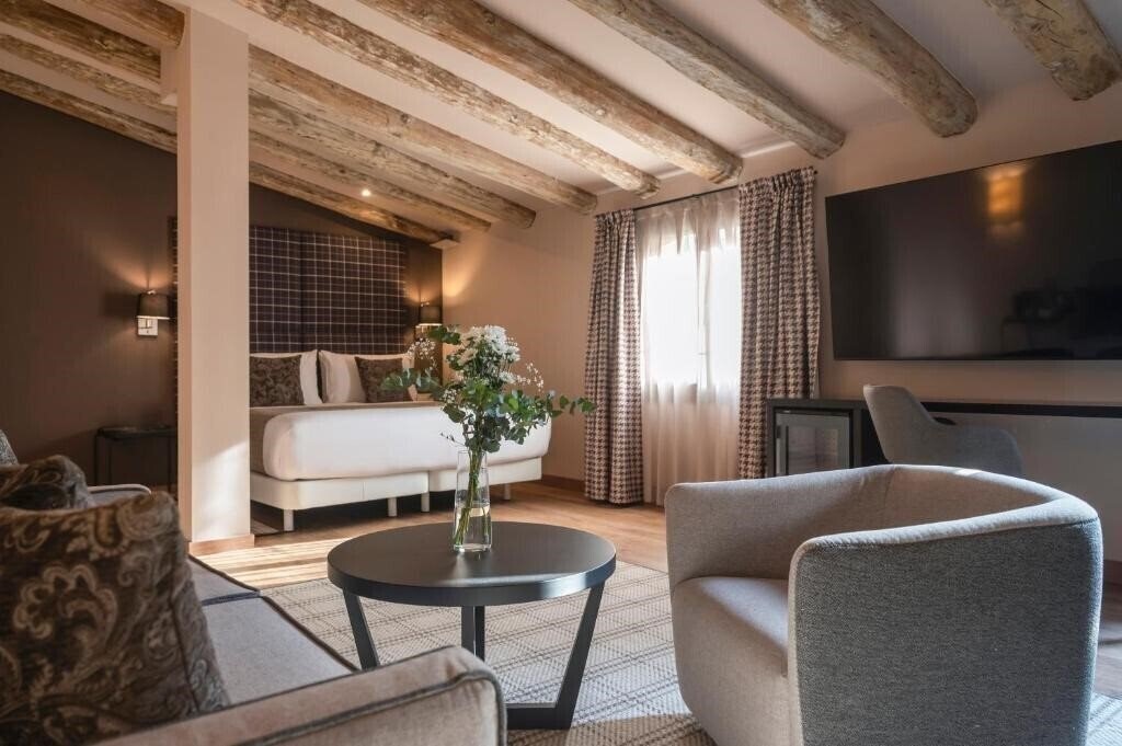 Hotel Hesperia Barri Gotic 3*