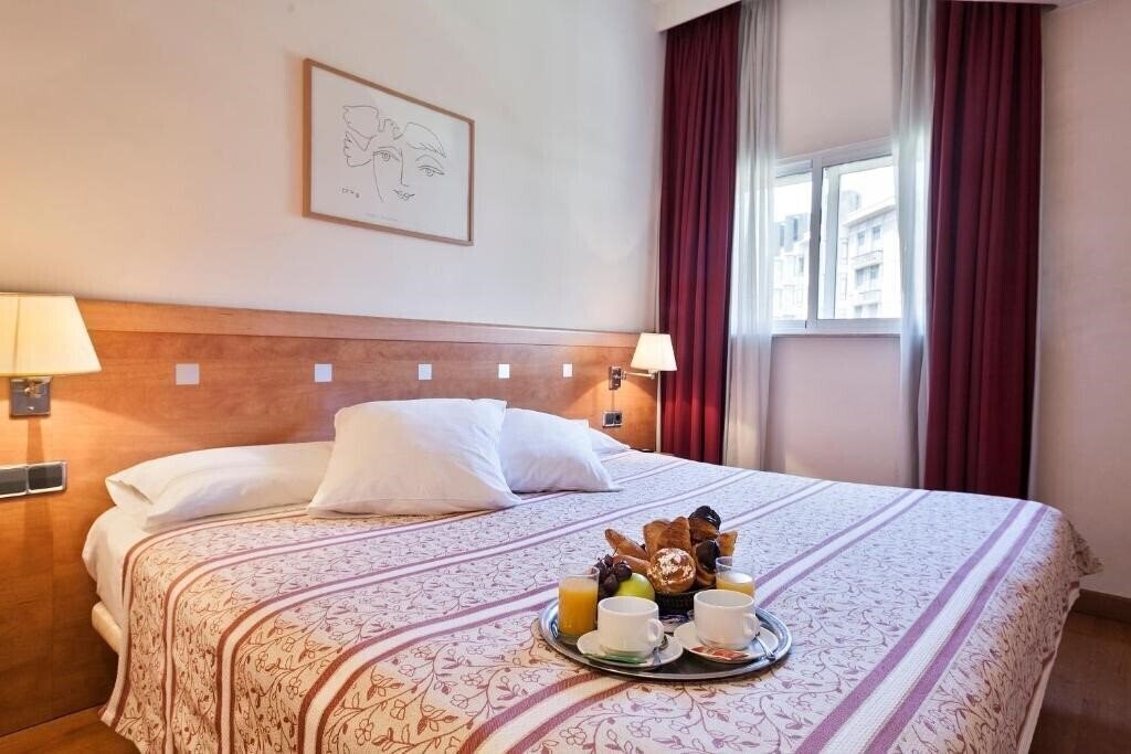 Готель Acta Antibes 2*