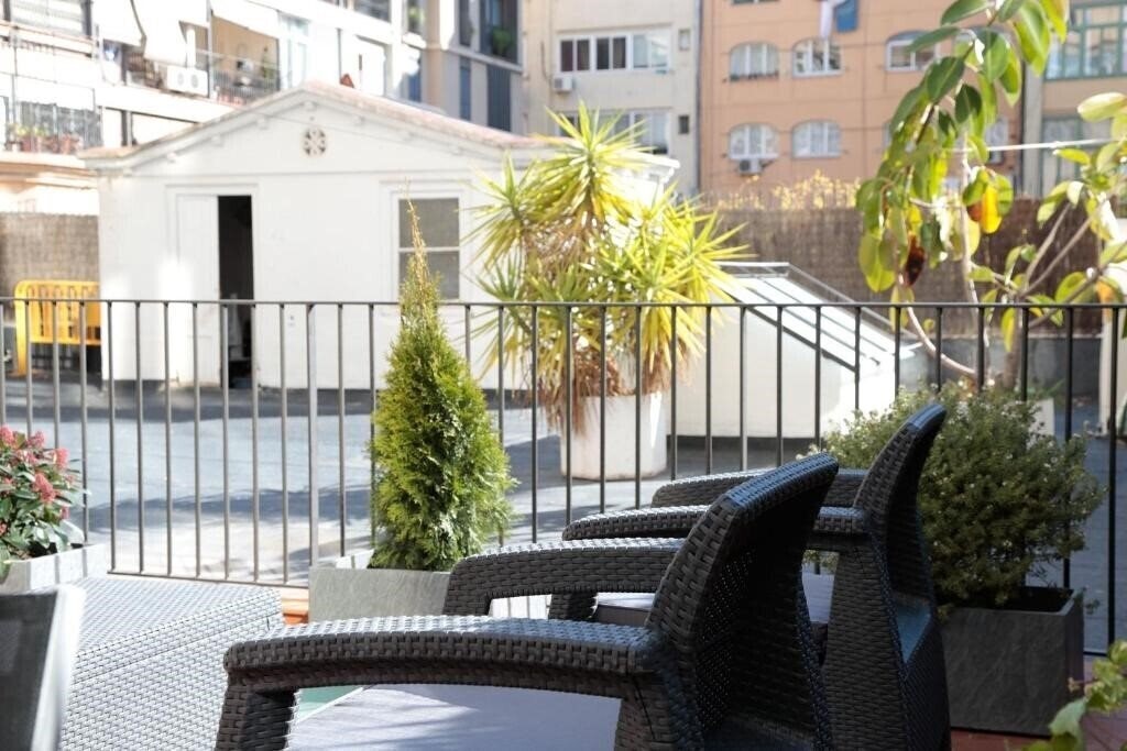 Готель Amra Barcelona Gran Via 2*