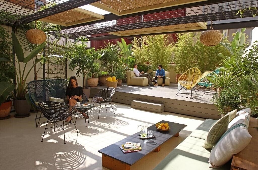 Hotel chic&basic Lemon Barcelona 2*
