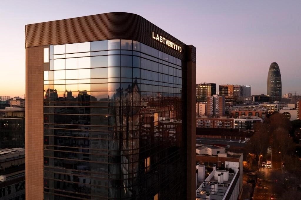 Отель Labtwentytwo Barcelona, A Tribute Portfolio Hotel 4*