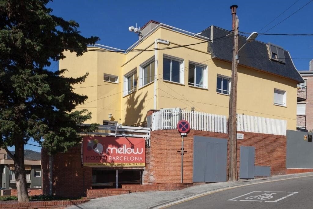 Hotel Mellow Hostel 2*