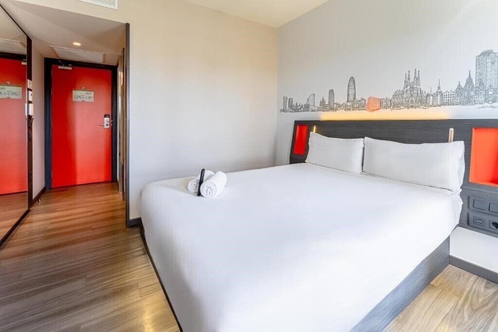 Фотография Easyhotel Barcelona Fira 1*