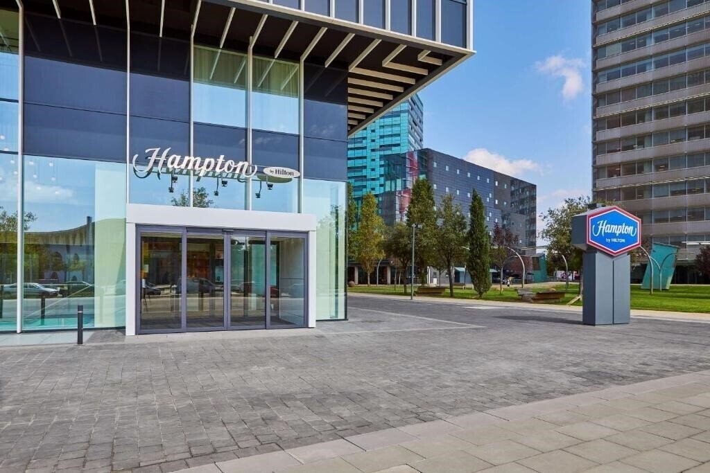 Отель Hampton by Hilton Barcelona Fira Gran Via 3*