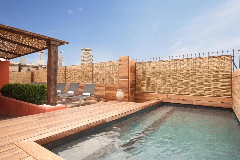 Hotel Enjoybcn Colon Apartments 4*