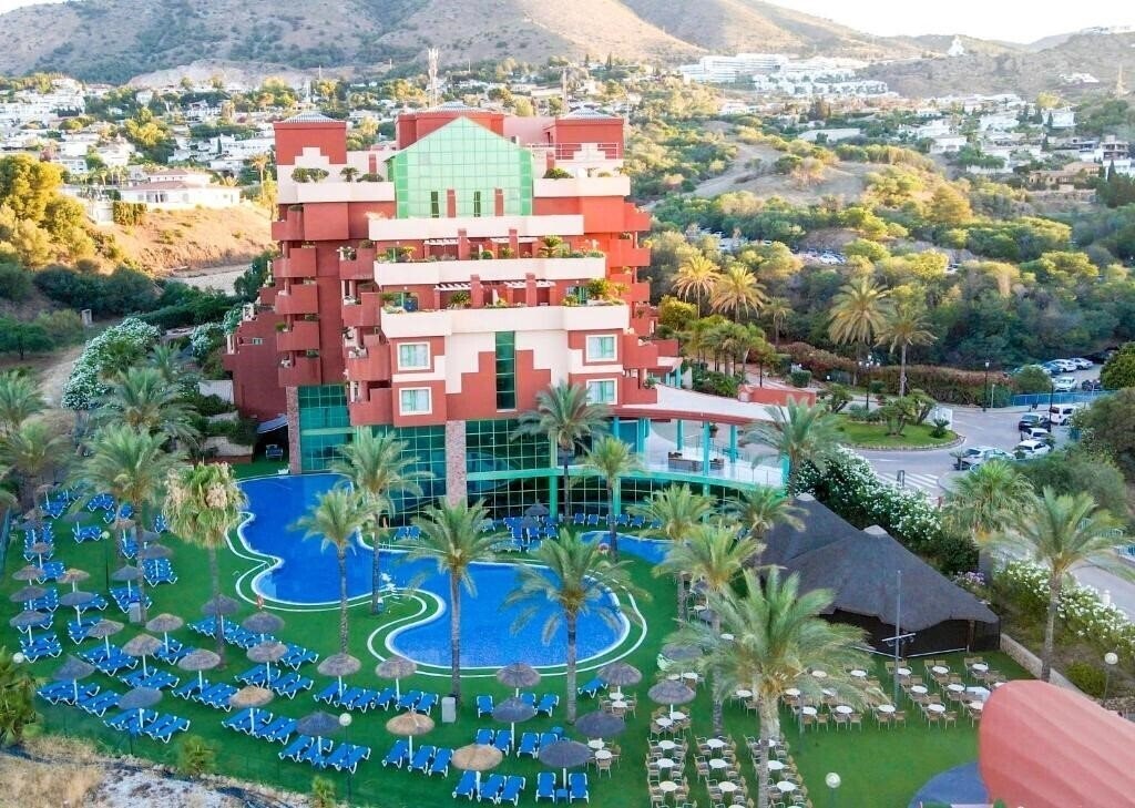 Hotel Holiday World Riwo Hotel (ex. Holiday Palace) 4*