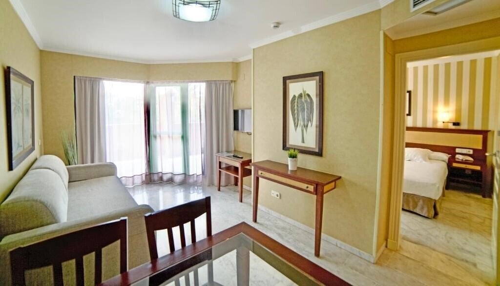 Zdjęcie Holiday World Riwo Hotel (ex. Holiday Palace) 4*