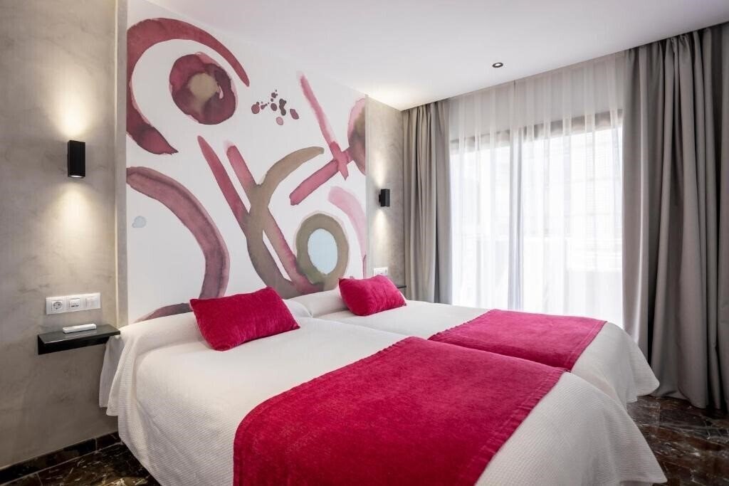 Зображення Apartamentos San Jaime Center Suites 3*