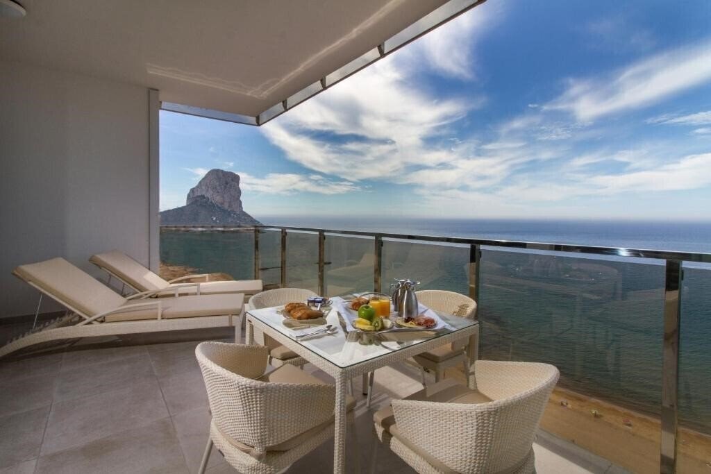 Hotel Estimar Calpe Suitopia 3 & Three 4*