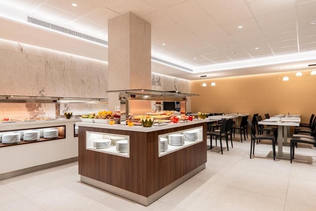 Зображення Hotel Oasis Plaza 3*