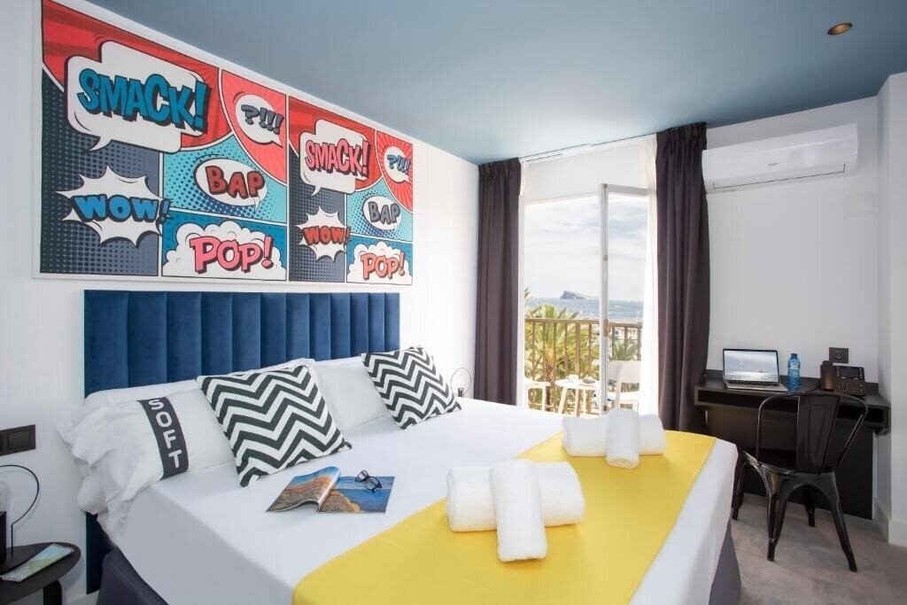 Hotel Casual Pop Art 3*