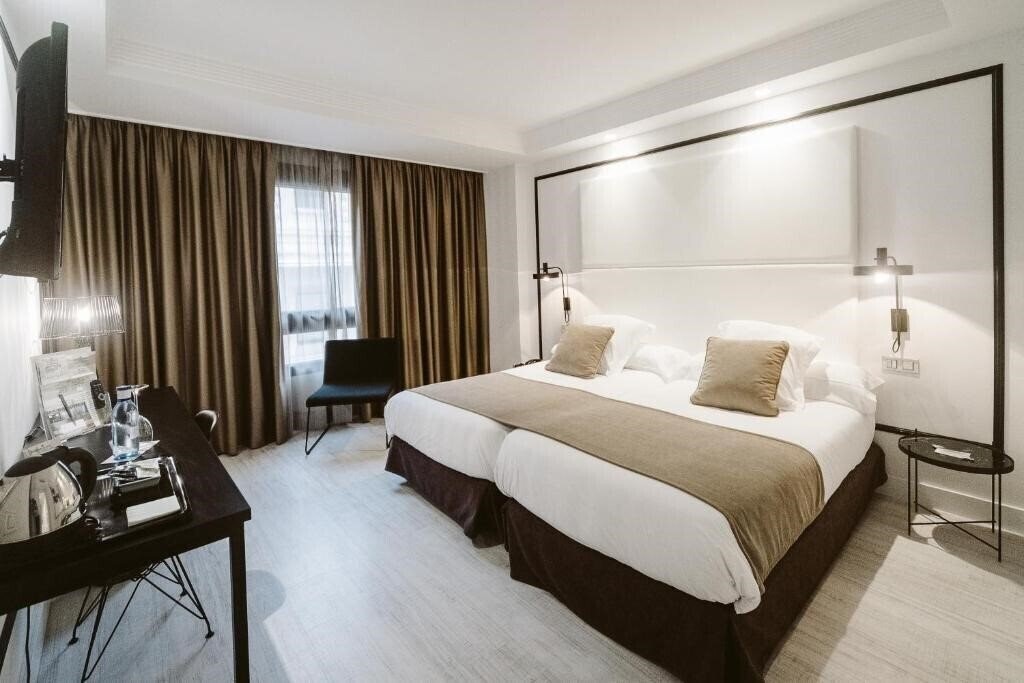 Готель Abando 4*